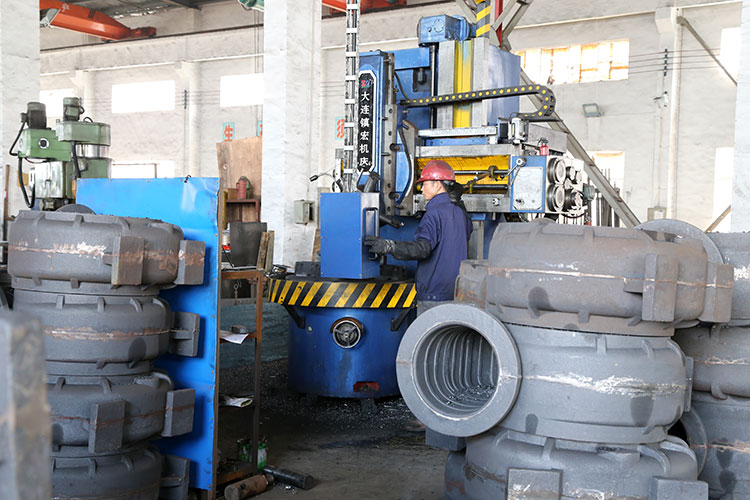 中大型泵殼鑄件加工中