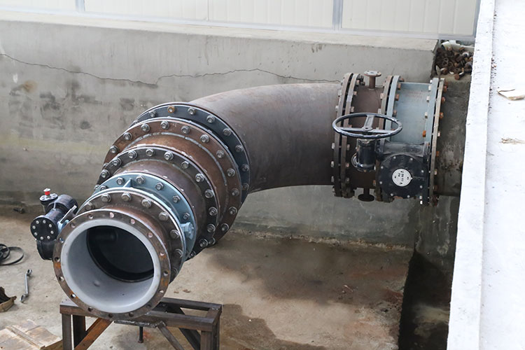 DN600進口主管道，配備多級異徑管，可測試不同規(guī)格的水泵