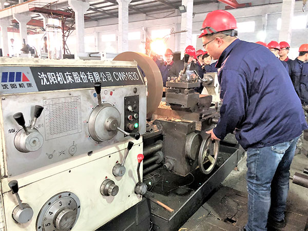 宙斯泵業(yè)車工考試現(xiàn)場(chǎng)