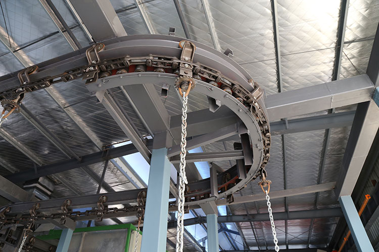 鋼結(jié)構(gòu)的懸掛裝置保證了運行的安全可靠